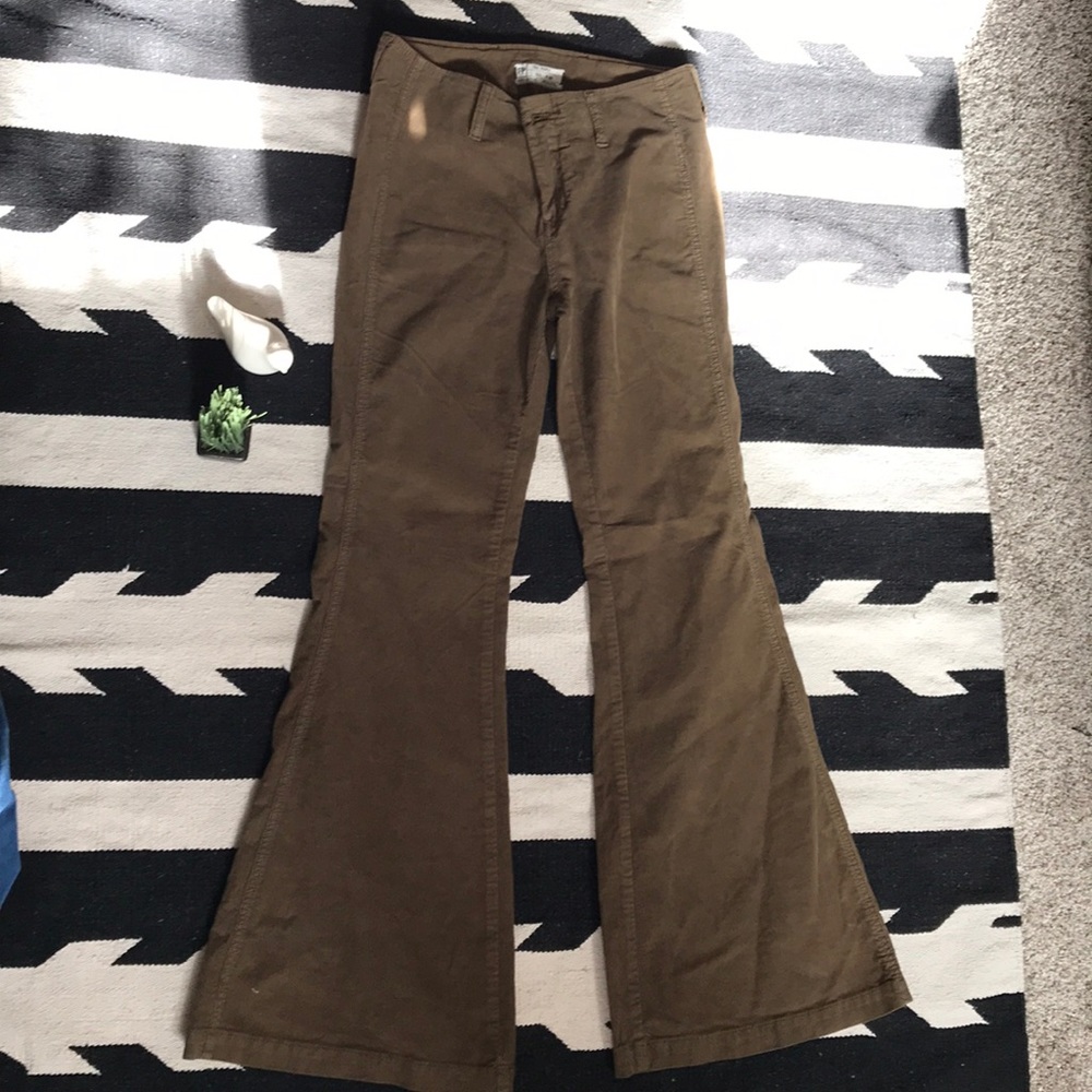 Free people pantalón de pana color verde